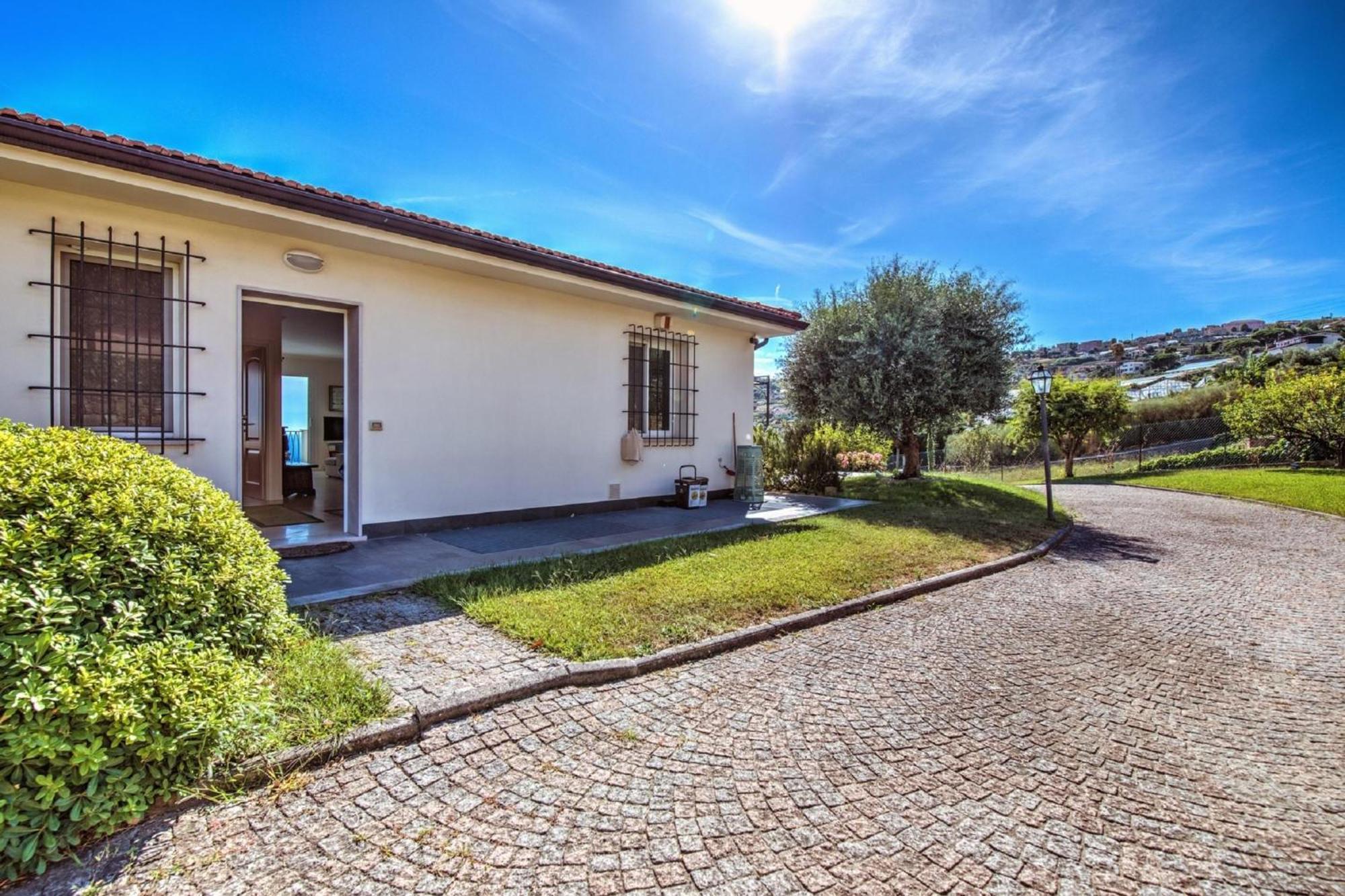 Villa Lucia Riviera Dei Fiori Pool - Happy Rentals Sanremo Eksteriør billede